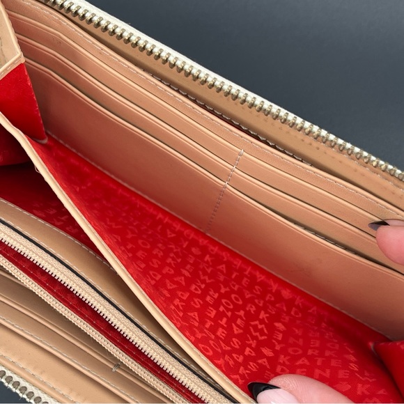 KATE SPADE Bay Street Pebbled Leather Cream & Black Zip Around Wallet EUC - Picture 11 of 15